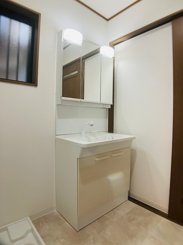 柏市根戸　戸建 内観写真（洗面台・洗面所）