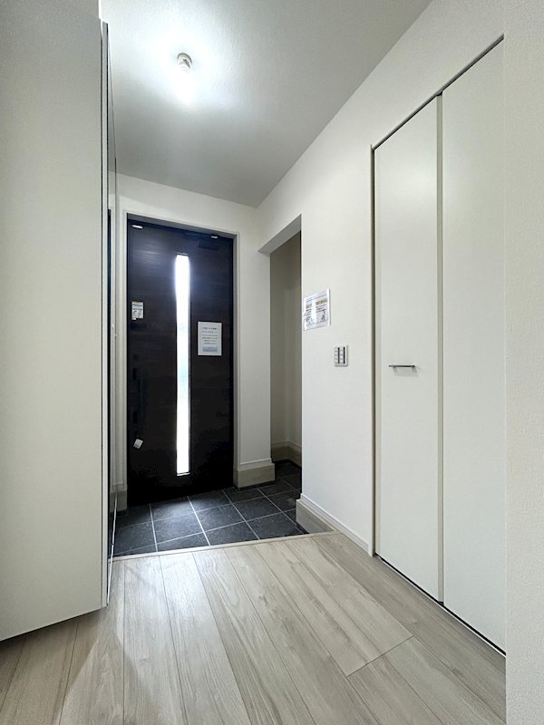 柏市高南台２丁目　新築戸建 現地写真（玄関）