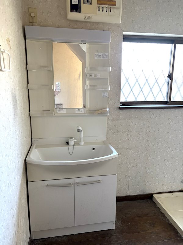 稲敷郡阿見町うずら野１丁目　戸建 内観写真（洗面台・洗面所）