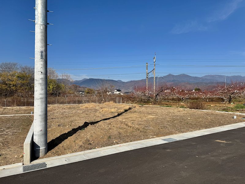 山梨市小原東 全15区画 1号地（No.1047） 現地写真（前面道路含む現地写真）