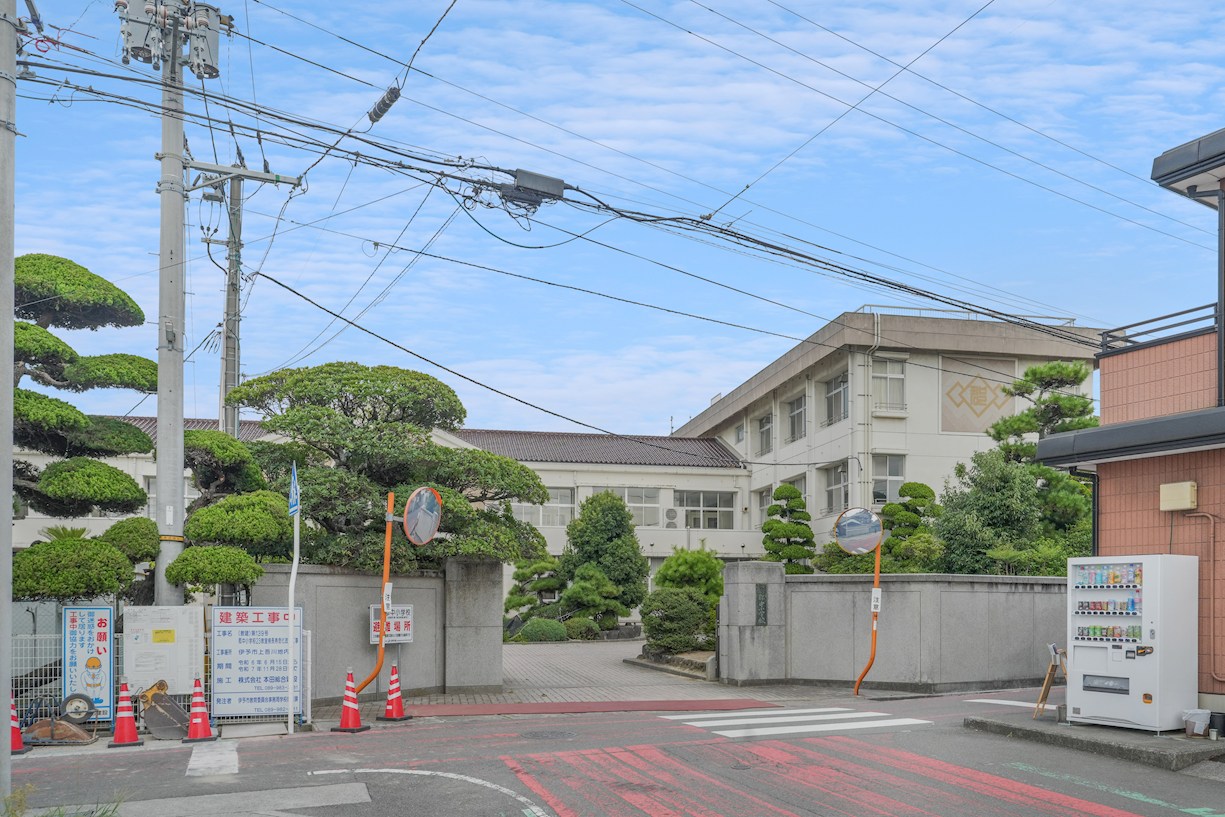 FelidiaGarden伊予市上吾川 全3区画 2号棟(No.1041) 小学校