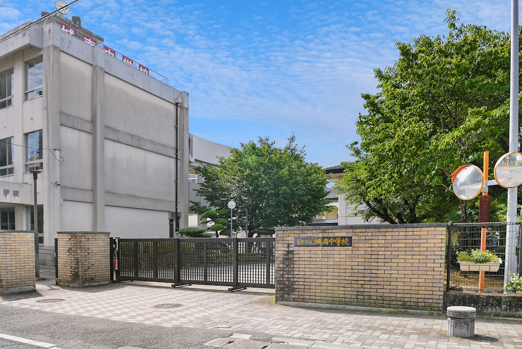 JIDAI南区八幡10丁目 全4区画 4号棟(No.1055) 中学校