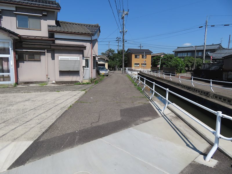 三条市桜木町売地 現地写真（前面道路含む現地写真）