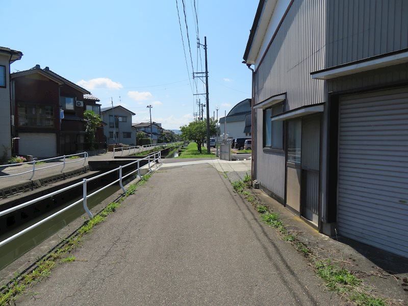 三条市桜木町売地 現地写真（前面道路含む現地写真）