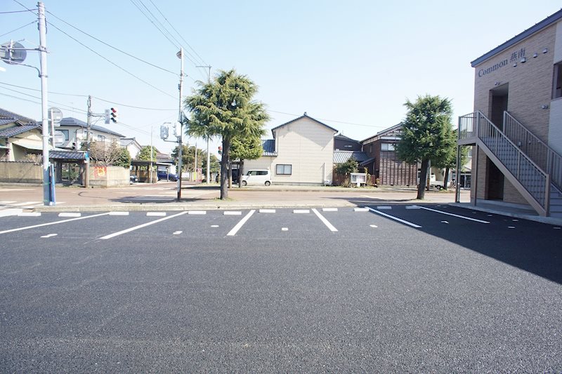 Common燕南 現地写真（駐車場）