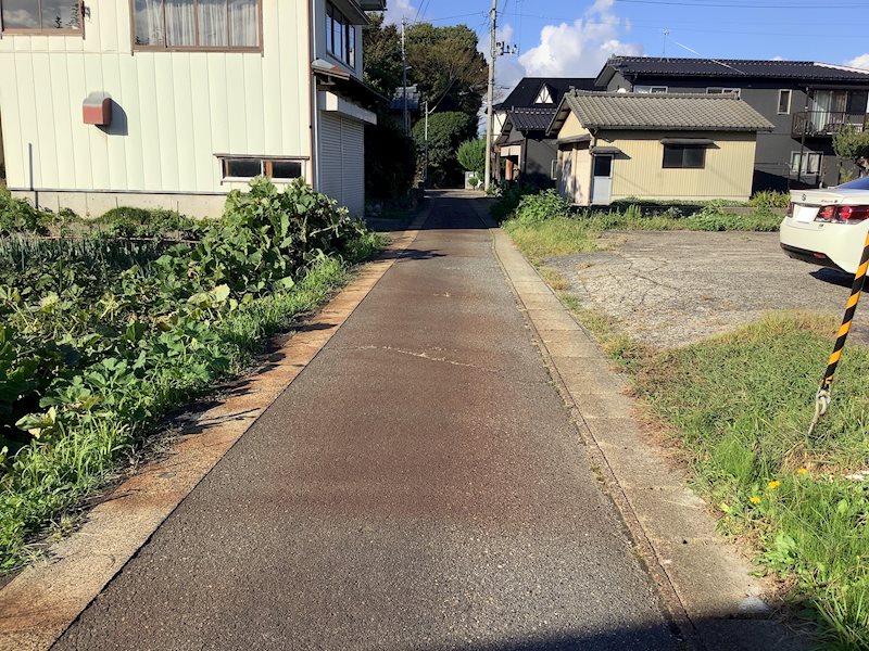 胎内市東本町売地 現地写真（前面道路含む現地写真）