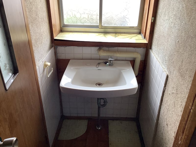 加茂市栄町戸建 内観写真（洗面台・洗面所）