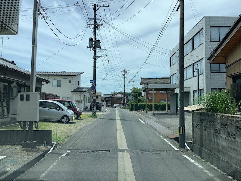 五泉市本町１丁目事務所・倉庫 現地写真（前面道路含む現地写真）