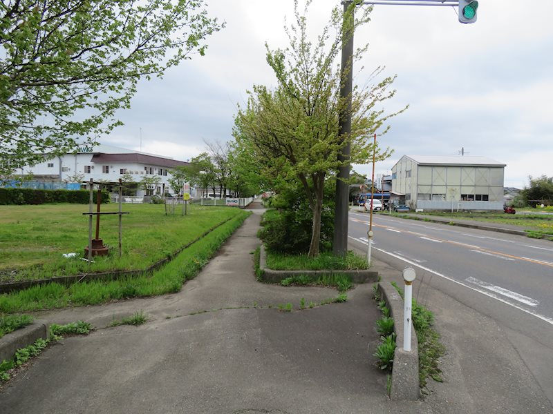 新発田市本田売地 現地写真（前面道路含む現地写真）