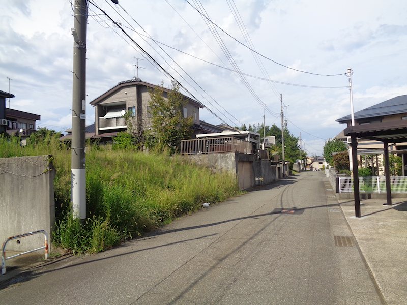 柏崎市南半田売地 現地写真（前面道路含む現地写真）