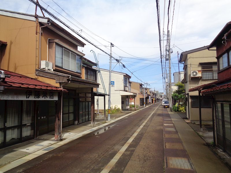 上越市仲町２丁目戸建 現地写真（前面道路含む現地写真）