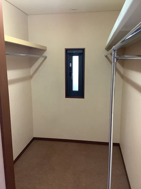 西区小針西１丁目戸建 内観写真（収納）
