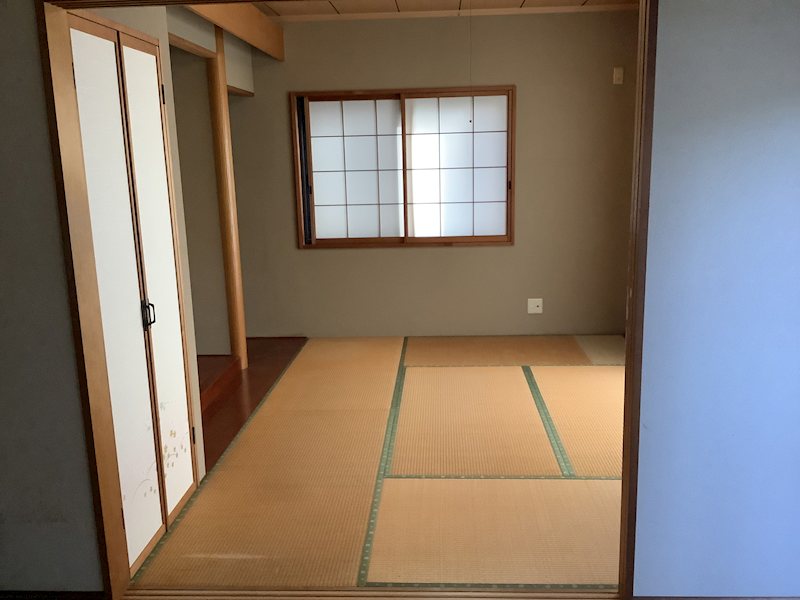 西区小針西１丁目戸建 内観写真（リビング以外の居室）