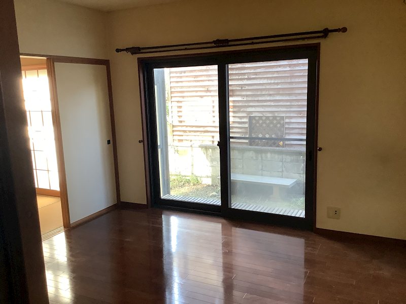 西区小針西１丁目戸建 内観写真（リビング）