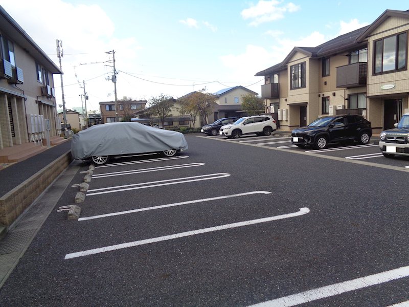 ラ・ランド上新栄　Ａ棟・Ｂ棟 現地写真（駐車場）