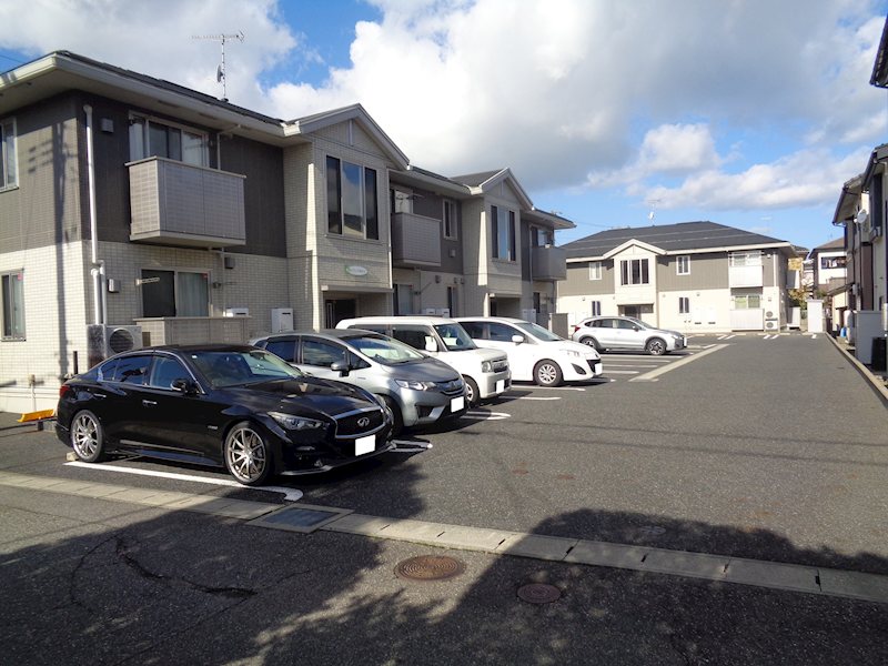 ラ・ランド浜谷　Ａ棟・Ｂ棟 現地写真（駐車場）