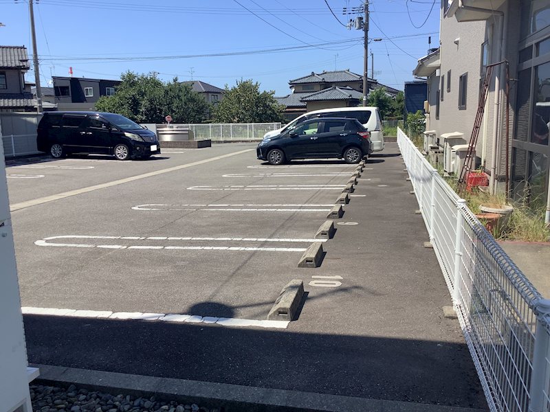ラベルエキップ 現地写真（駐車場）