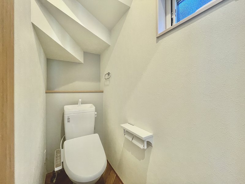 Lakulusu Home 聖籠A棟 内観写真（トイレ）