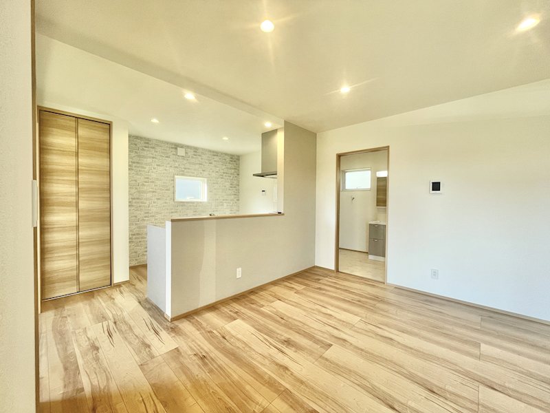 Lakulusu Home 聖籠A棟 内観写真（リビング）