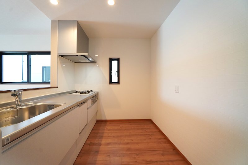Lakulusu Home 聖籠B棟 内観写真（キッチン）