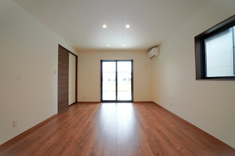 Lakulusu Home 聖籠B棟 内観写真（リビング）