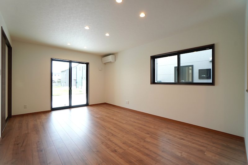 Lakulusu Home 聖籠B棟 内観写真（リビング）