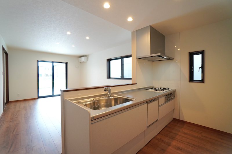 Lakulusu Home 聖籠B棟 内観写真（キッチン）