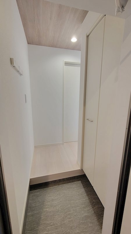 Common高志レイクサイド 現地写真（玄関）
