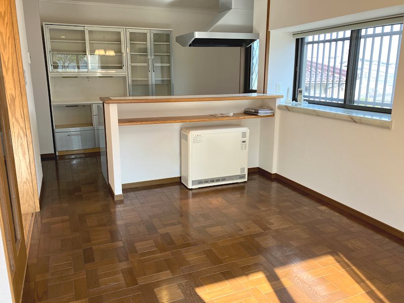 河桃町戸建 内観写真（リビング）
