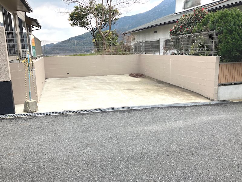 河桃町戸建 現地写真（駐車場）