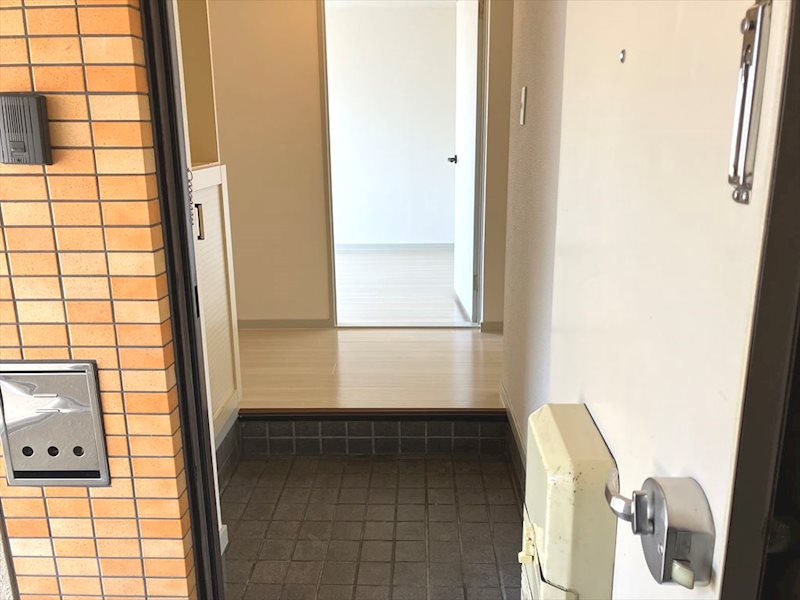 エメラルドマンション緑ヶ丘 現地写真（玄関）