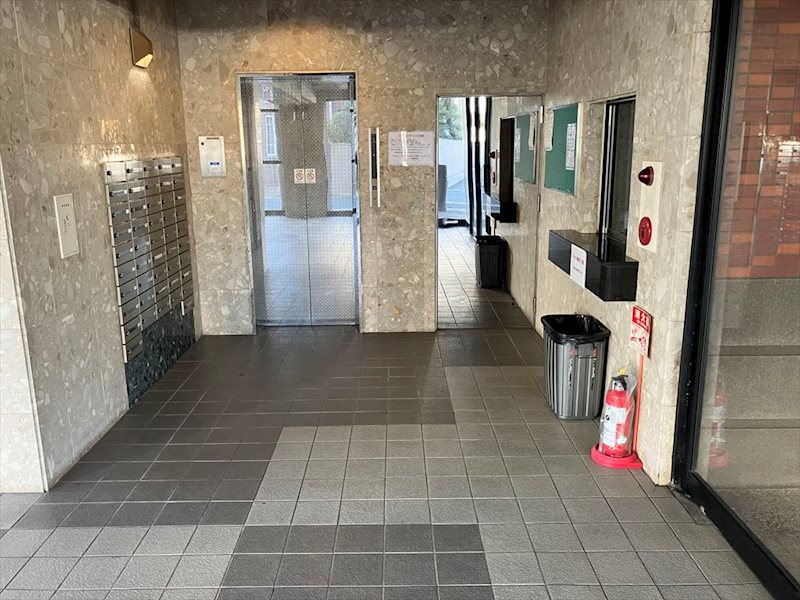 ロマネスク下到津  共用部写真（エントランス）
