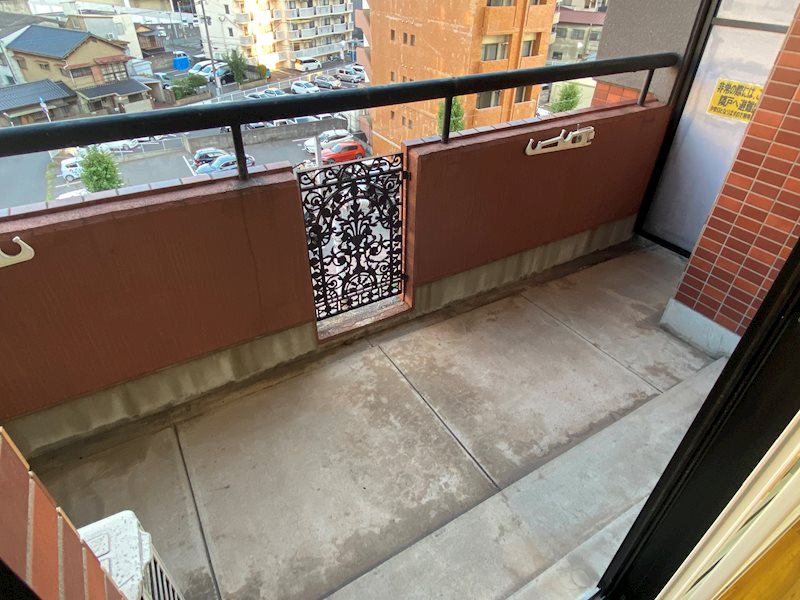 ロマネスク下到津  現地写真（バルコニー）
