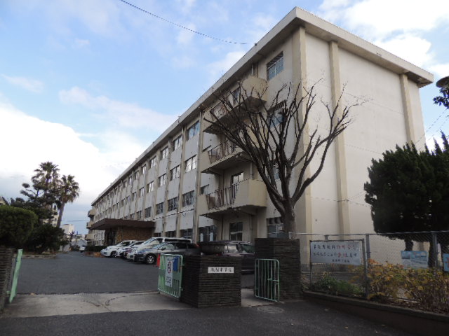 ロマネスク下到津  中学校