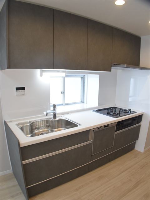 換気窓もついた使いやすいシステムキッチン♪ グリーンパーク第18綾瀬 その他