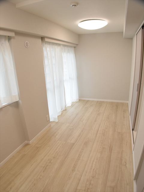 主寝室にオススメの6帖洋室です♪ グリーンパーク第18綾瀬 その他