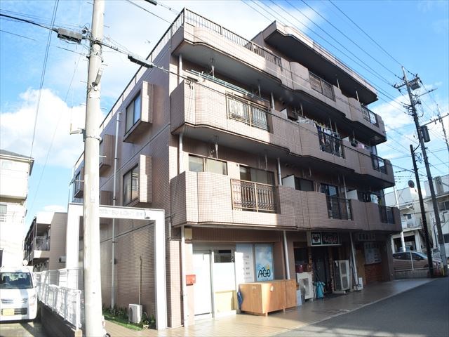 コマツエイト曲本 外観写真