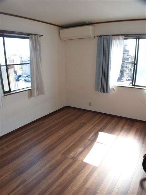 2階の明るい6帖間です♪ さいたま市南区大谷場1丁目 戸建 その他