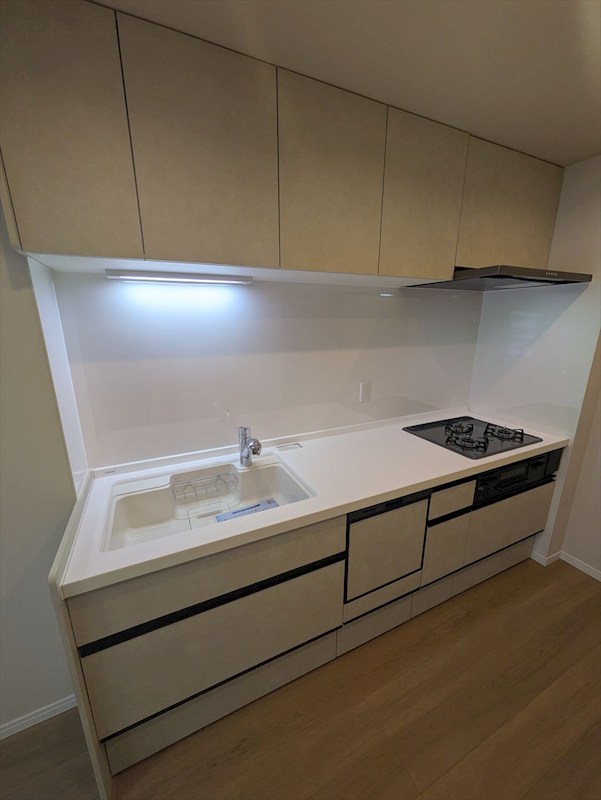 上部収納もついていて収納力たっぷりです♪ ボナハイツ中川3号棟 その他