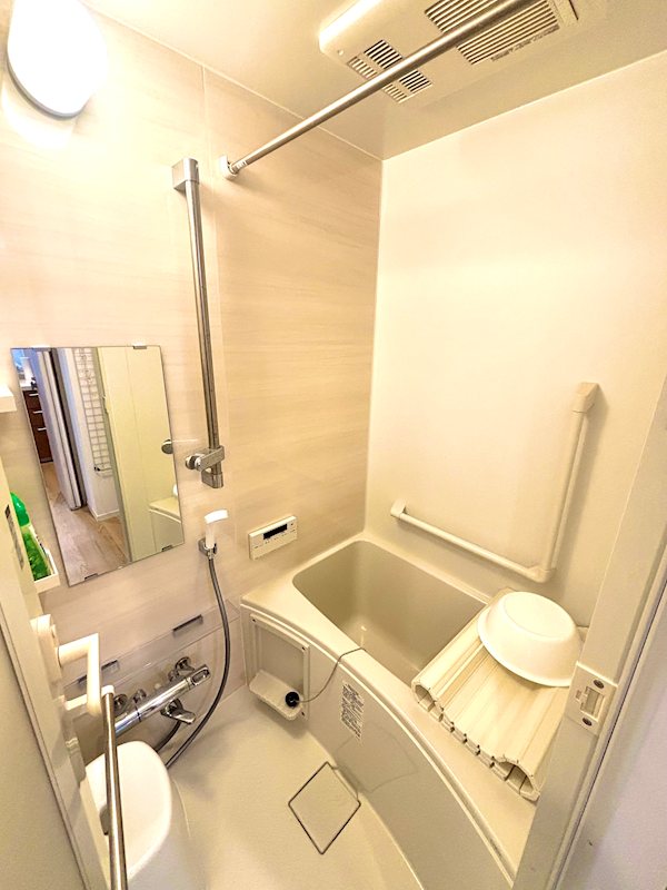 落ち着いたカラーでまとめた浴室は一日の疲れを癒す空間です 渋谷区恵比寿2丁目 中古戸建 その他