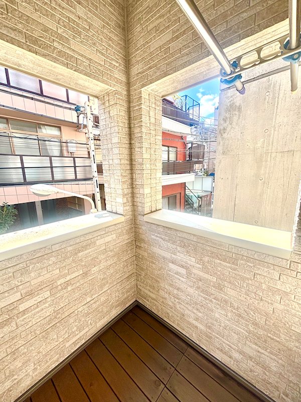 南向きのバルコニーでお洗濯も気持ちよく♪ 渋谷区恵比寿2丁目 中古戸建 その他