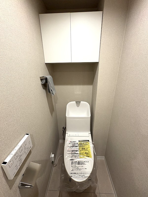 上部吊戸棚に備品収納できます♪ 成増ハウス その他