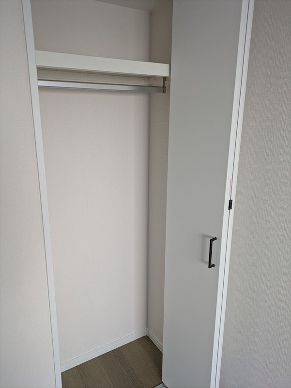 全居室に収納が備え付けです♪ ボナハイツ中川1号棟 その他