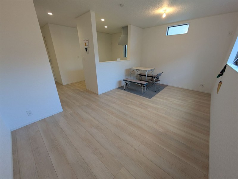 家具の配置をしやすいリビングルーム♪ 足立区東和3丁目 新築戸建 その他