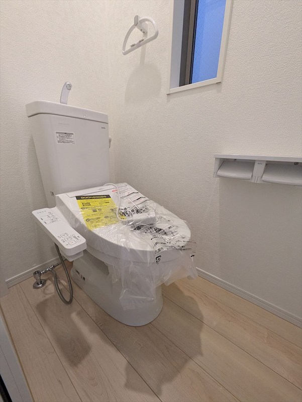 トイレ2ヶ所あるので家族で使えますね♪ 足立区東和3丁目 新築戸建 その他