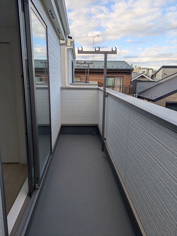 3階にバルコニーがあります♪ 足立区東和3丁目 新築戸建 その他