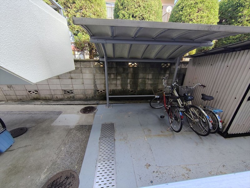 屋根付き駐輪場が便利ですね♪ グリーンパーク第11綾瀬 その他