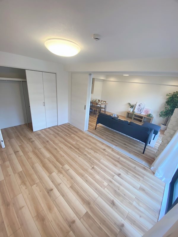 仕切りを占めれば個室になります♪ エクレール南越谷 その他