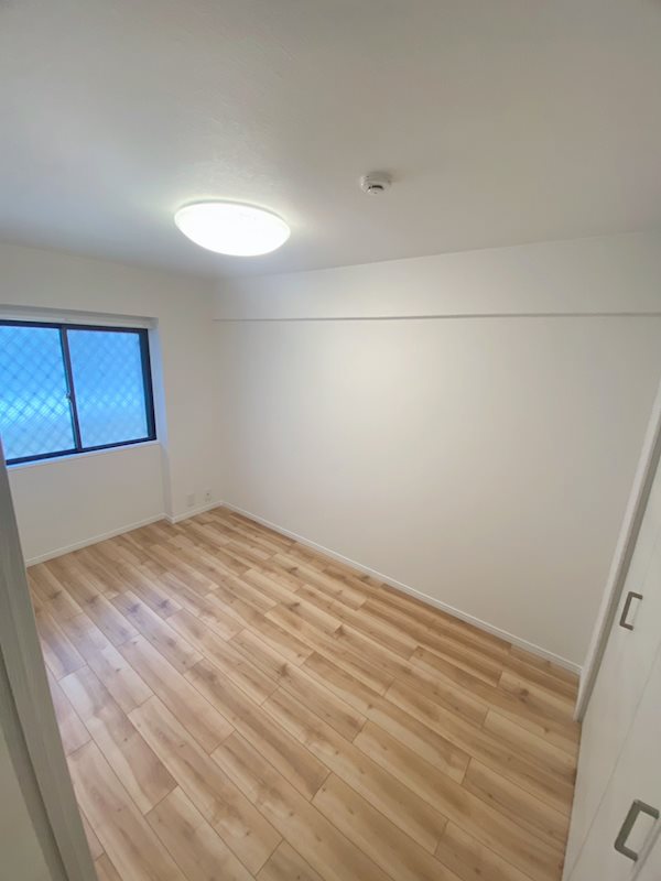 寝室としても使いやすい洋室♪ エクレール南越谷 その他