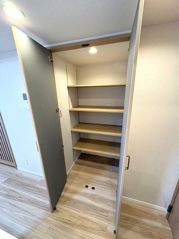 キッチン横にパントリー設置♪ ファミール大宮宮原壱番館 その他